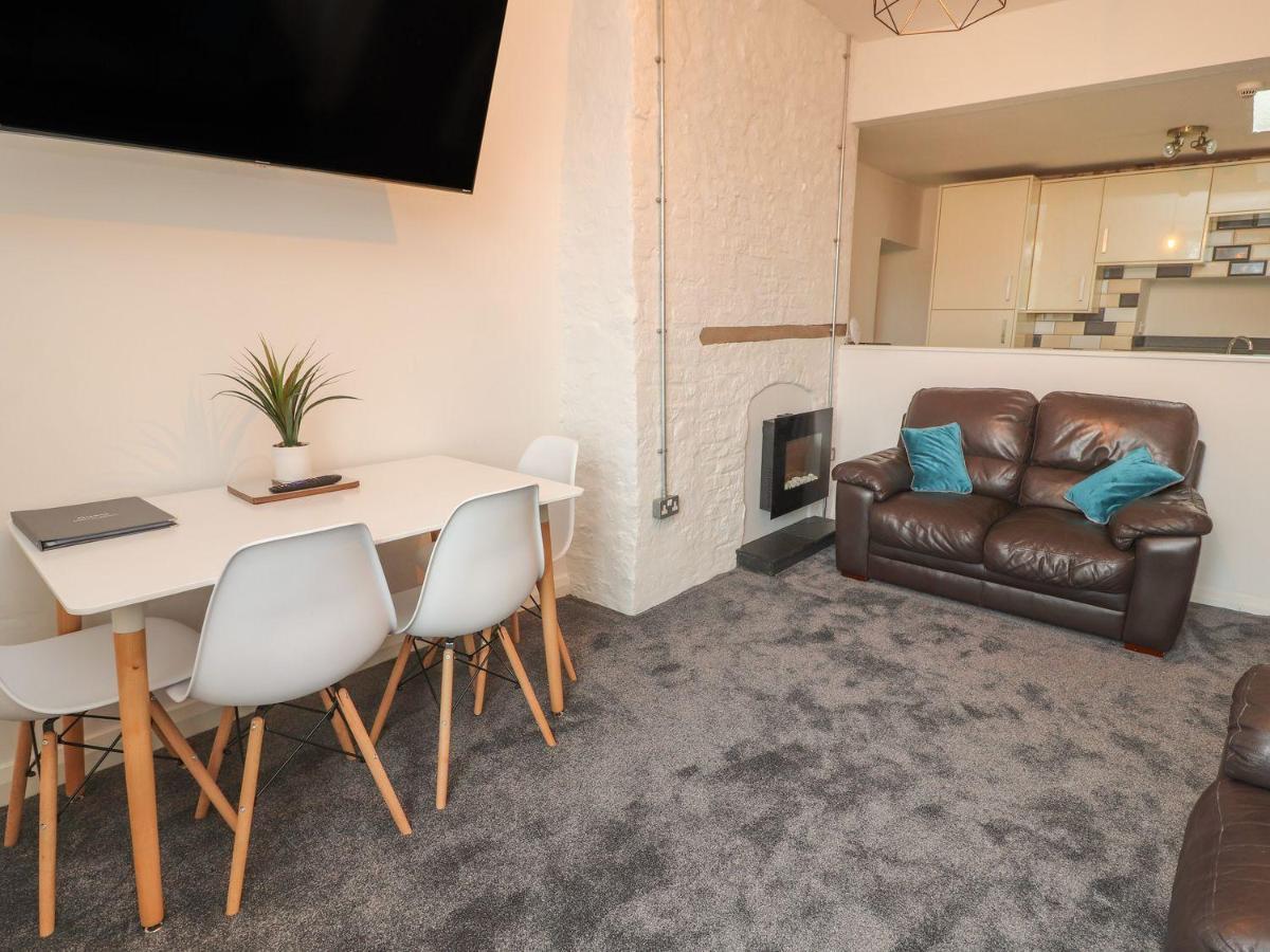 Memorial Building Apartment Рутин Екстериор снимка