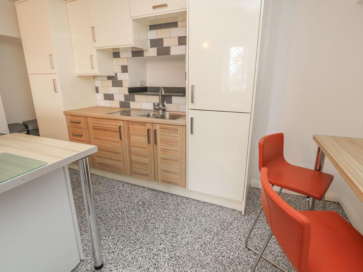 Memorial Building Apartment Рутин Екстериор снимка