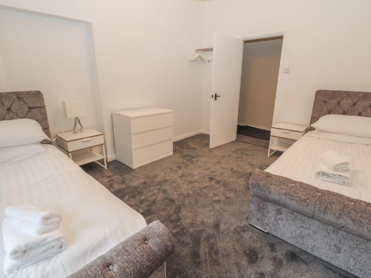 Memorial Building Apartment Рутин Екстериор снимка