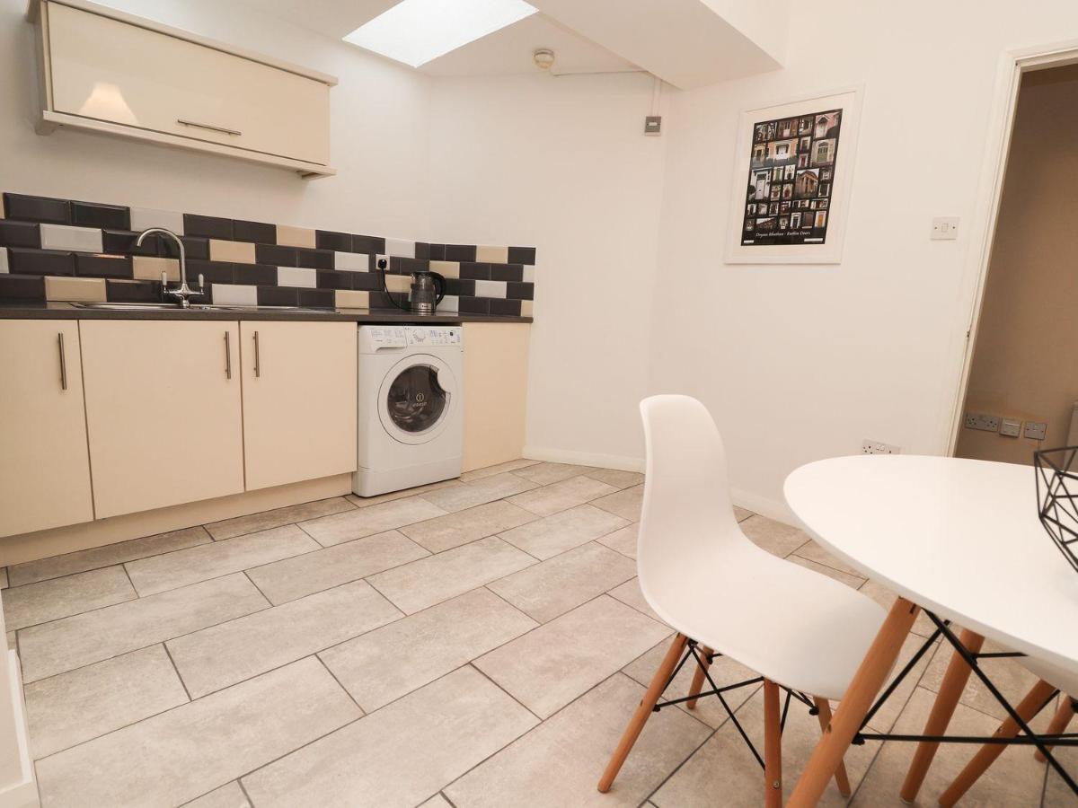 Memorial Building Apartment Рутин Екстериор снимка